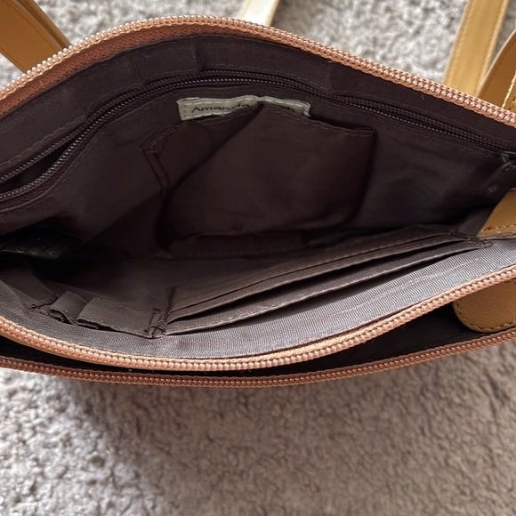 Amanda Smith Crossbody Bag - Picture 4 of 6